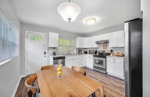 Riverside Heights Casa | Updated | Pet Friendly | Large Backyard | Riverside Heights Bungalow