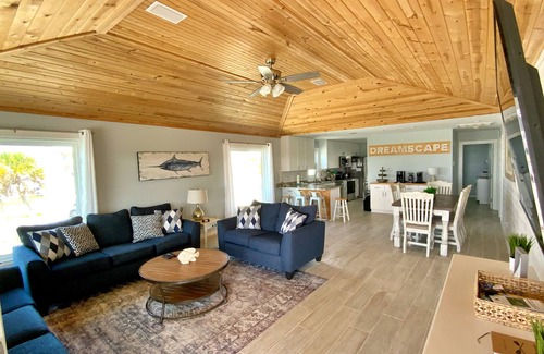 Morgantown Casa | Updated private home w/ views, pools & dogs ok!