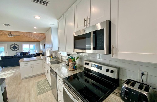 Morgantown Casa | Updated private home w/ views, pools & dogs ok!