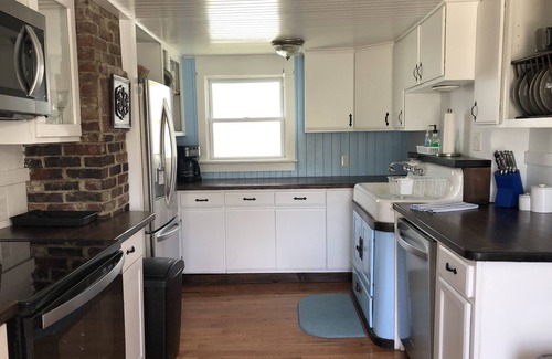 Weirs Beach Casa | Updated Quaint Cottage Steps to Weirs Beach Boardwalk, Eats & Fun!