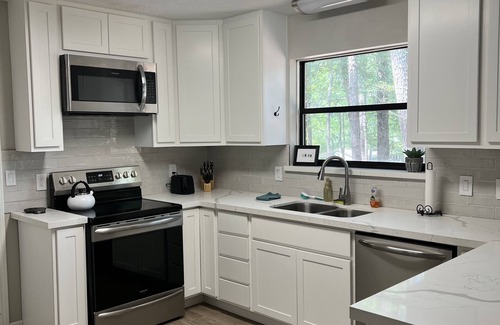Brookeland Casa | Updated Rayburn Country Home with outdoor space and plenty of room to entertain.
