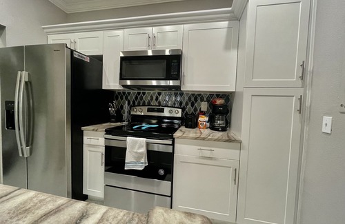 Seminole Condominio | UPDATED REMODELED CONDO- NO STAIRS 2 MILES TO THE BEACH! PETS ok! HEATED POOL