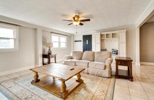 Robinson Apartamento | Updated Robinson Vacation Rental with Fireplace!