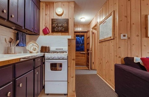 Presque Isle Cabina | Updated Rustic Lakefront Retreat in Northwoods