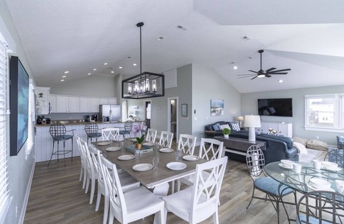 South Nags Head Casa | Updated S Nags Head oceanfront beach house, near Cape Hatteras Natl Park.