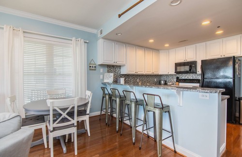 Edisto Island Condominio | Updated Second Floor Condo w/ Free Pool Access; Direct Beach Access; Cable TV/WiFi Access