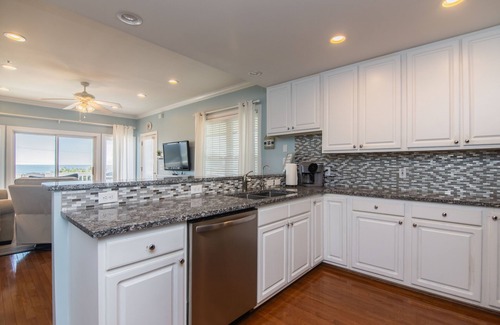 Edisto Island Condominio | Updated Second Floor Condo w/ Free Pool Access; Direct Beach Access; Cable TV/WiFi Access