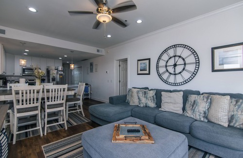 Edisto Island Condominio | Updated Second Floor Condo w/ Free Pool Access; Direct Beach Access; Cable TV/WiFi Access