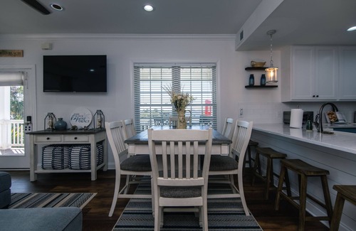 Edisto Island Condominio | Updated Second Floor Condo w/ Free Pool Access; Direct Beach Access; Cable TV/WiFi Access