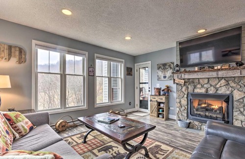 Seven Devils Apartamento | Updated Seven Devils Condo with Deck and Mountain View