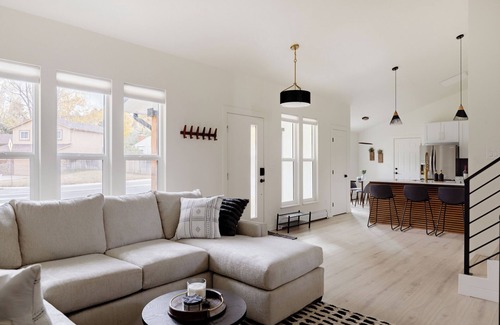 Castle Rock Casa | Updated & Spacious 5-bedroom house with Views of the Rock and Mountains