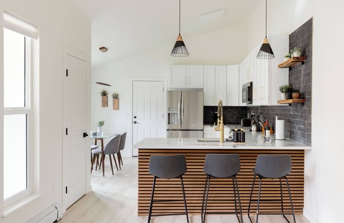 Castle Rock Casa | Updated & Spacious 5-bedroom house with Views of the Rock and Mountains