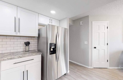 Aurora Hills Casa | Updated Two + loft Bed with Three King Beds, Loft & Two Baths, Corporate Housing