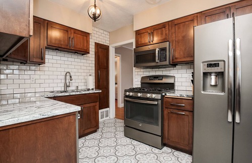 Sioux Falls Casa | Updated vintage style cottage near McKennan Park & next to Avera