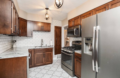 Sioux Falls Casa | Updated vintage style cottage near McKennan Park & next to Avera