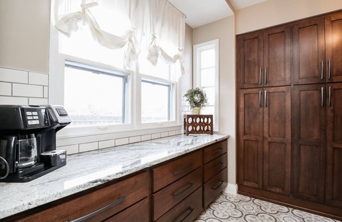 Sioux Falls Casa | Updated vintage style cottage near McKennan Park & next to Avera