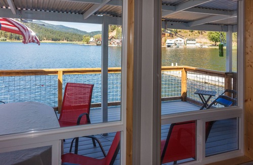Loon Lake Cabina | Cabaña frente al mar actualizada con gran muelle privado, impresionantes vistas