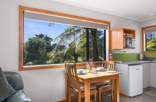 Cape Foulwind Casa | Upepo - The Garden Room - Cape Foulwind Studio