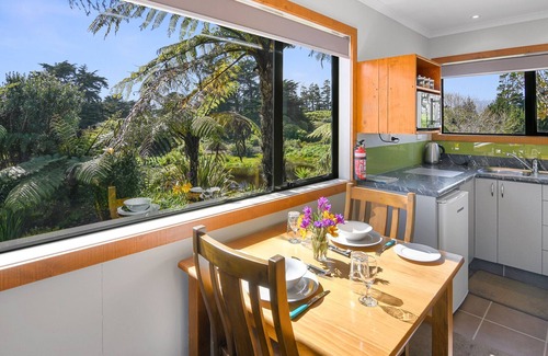 Cape Foulwind Casa | Upepo - The Garden Room - Cape Foulwind Studio