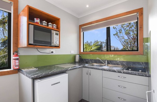 Cape Foulwind Casa | Upepo - The Garden Room - Cape Foulwind Studio