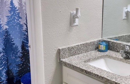 Overlook Apartamento | Upgraded 1bdrm Apartment & Amenities close to Shopping Center