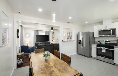 Fresno Casa | Upgraded 2Bed/1B on Quiet Street w. Easy Access to US99
