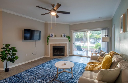 Southside Casa | Upgraded 3 bed apt Close to Beaches and Mayo Clinic