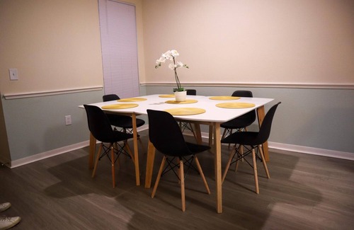 Southside Casa | Upgraded 3 bed apt Close to Beaches and Mayo Clinic