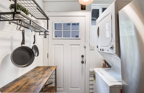 University District Casa | Upgraded Historical Gem 5BR/4Ba/with AC in U District