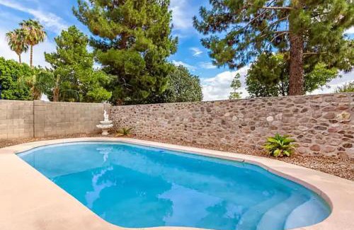 Arrowhead Ranch Casa | Upgraded Luxury 4 Bedroom Retreat with Pool & BBQ