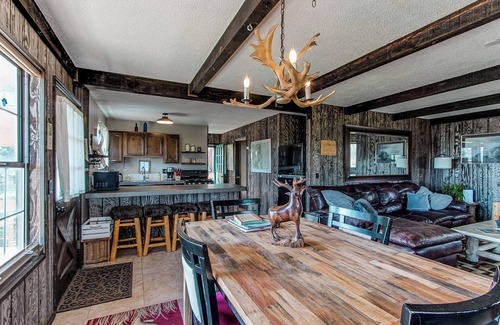 Indian Mountain Cabina | Upgraded & Private Cabin, Incredible Views over 6+ acres by Nat'l park access