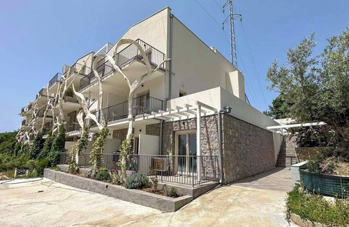 Centar Casa | Uphill 2 BDR Ap With Sea View