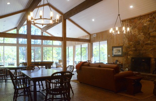 Center Cabina | Upland Hill Lodge - Vistas al lago del este de Texas