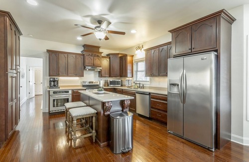 Chattanooga Casa | Upper and Lower Cove | Large Main Home on the Tennessee River!! | 4 Bed, 3.5 Bath