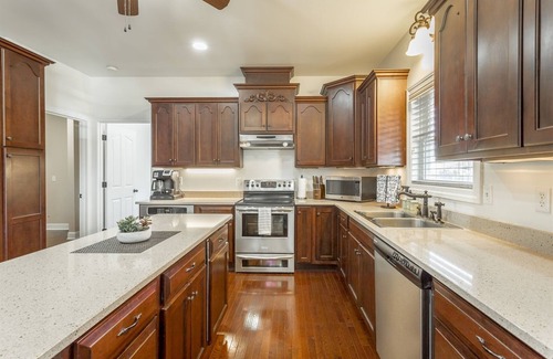Chattanooga Casa | Upper and Lower Cove | Large Main Home on the Tennessee River!! | 4 Bed, 3.5 Bath