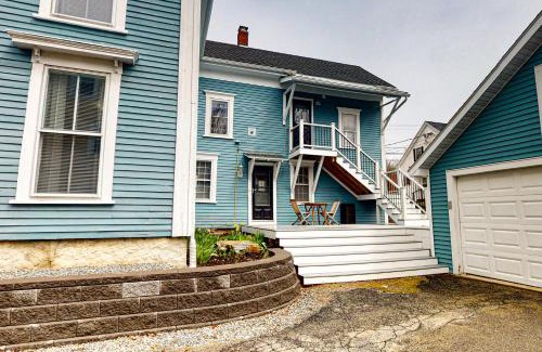 Bucksport Casa | Upper Corbel House