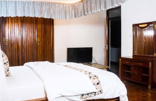 Mbezi Beach Cama Y Desayuno | Upper Hill Place