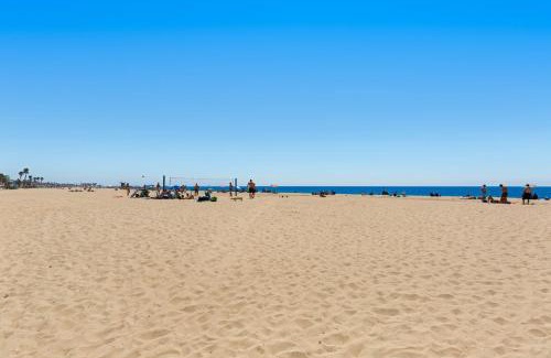 West Newport Casa | Upper Level Beach Retreat
