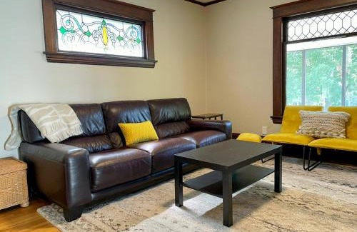 Longfellow Apartamento | Upper Level Historic Duplex