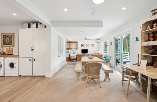 Folly Beach Apartamento | Upper Level of Duplex-Short Walk to Beach & Washout (Prime Surfing Spot)
