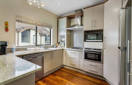 Greenlane - Ellerslie Apartamento | Urban Uplift 2BR Unit near Eastern Auckland Beaches