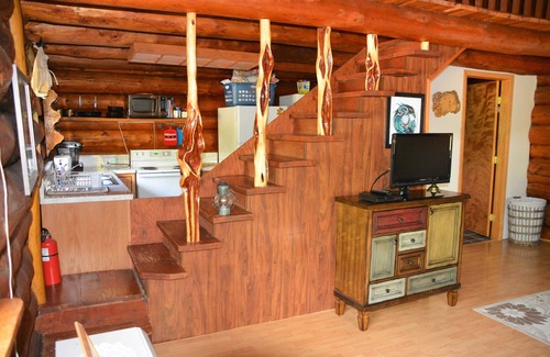 Moose Pass Cabina | Upper Paradise Log Cabin - Alquiler nocturno en el bosque