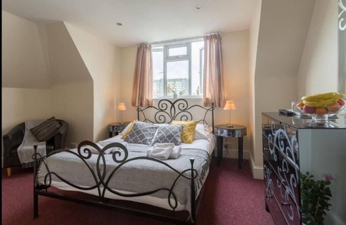 Kemptown Hotel | Upper Rock 10 - double room en-suite