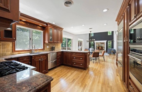 Airmont Casa | Upper Saddle River Resort with Pool and Lake Access