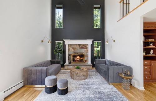Airmont Casa | Upper Saddle River Resort w Pool, Hot Tub & Lake