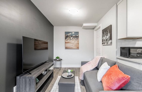 Central Hamilton Apartamento | Upscale 1BR - Boutique Apartment - PRIME Location!
