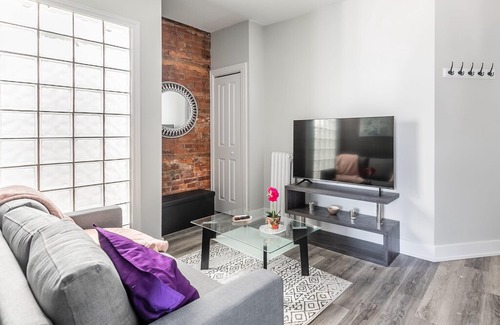 Central Hamilton Apartamento | Upscale 1BR with King Bed - Boutique Apartment - PRIME Location!