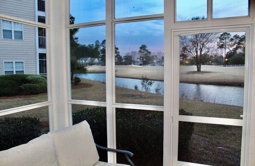 Leland Condominio | Upscale 2-bedroom, 2 bath condo, lower corner unit on the golf course