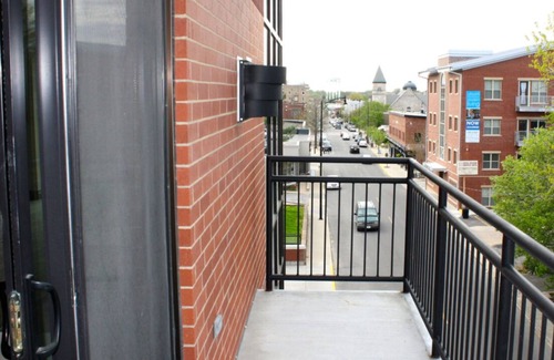 Columbia Apartamento | Upscale 2-bedroom luxury loft in vibrant downtown Columbia, MO