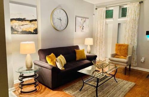 Downtown Baltimore Apartamento | Upscale 2BD/1.5BA townhome mins to JHH & downtown